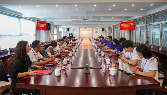 Pan Yuanqing, presidente de Zhejiang Anji Lonwonson Tea Industry Group Co., Ltd y su delegación visitaron Jiexun para realizar intercambios