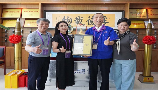 Visita de un socio | El presidente de Xinanyuan, Fang Guoqiang, lidera un equipo a Jiexun para inspección e intercambio