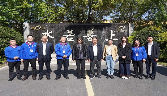 La ingeniera jefe Sun Hui de la Academia de NAFRA y su delegación visitan Jiexun para realizar investigaciones