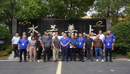 ¡La delegación de empresarios de té refinado de la provincia de Hubei visitó Jiexun e intercambió el primer día del Día Nacional!